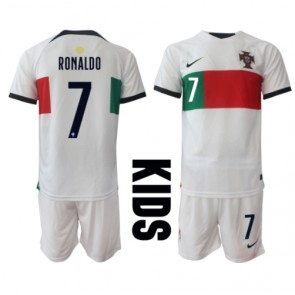 Portugal Cristiano Ronaldo #7 kläder Barn VM 2022 Bortatröja Kortärmad (+ korta byxor)